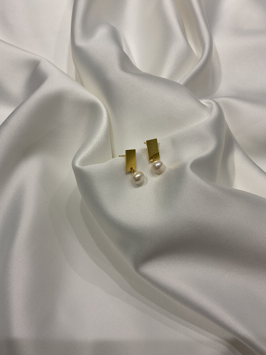 Small pearl drops Ar.m - oorbellen